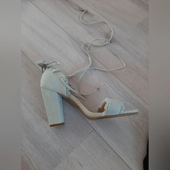 Sandals - Picture 3 of 4